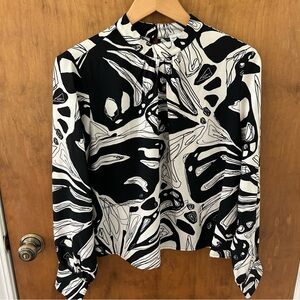 Cupcakes and Cashmere Mock Neck Pleated Blouse. Size Large.